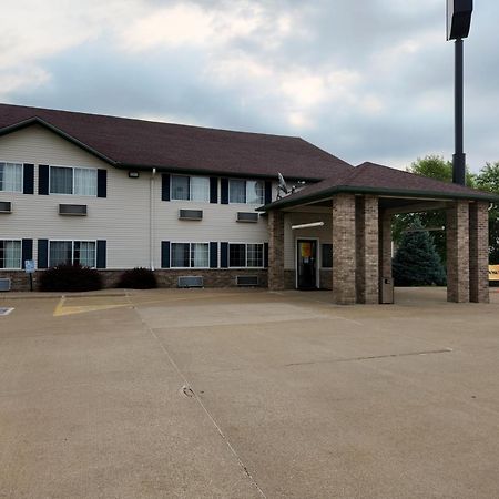 Eagle Ridge Inn Le Claire Exterior photo