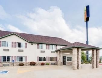 Eagle Ridge Inn Le Claire Exterior photo
